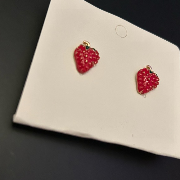 New strawberry stud earrings - Picture 3 of 3